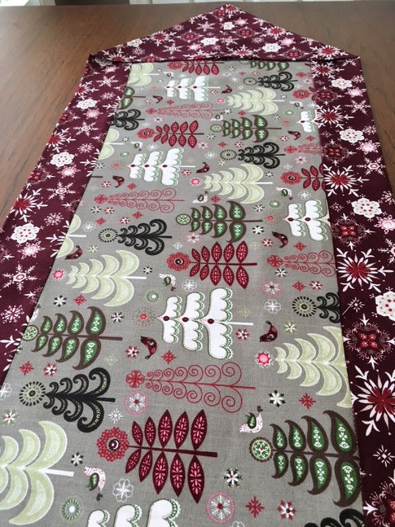 Christmas Table Runner Burgundy Snowflake/Winter Christmas