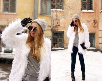 White faux fur coat / alpaca fur coat / llama fur coat / mongolian fur coat / shaggy coat/ fake fur coat