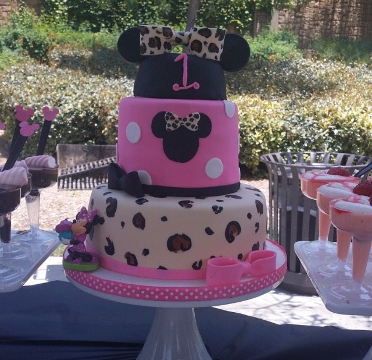 1 Minnie Mouse inspired cake