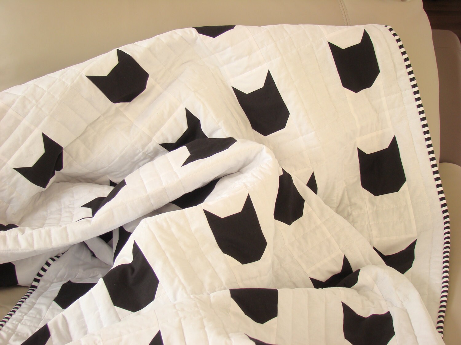 Modern Quilt / Black & White Quilt/ Custom Quilt /Cat Quilt