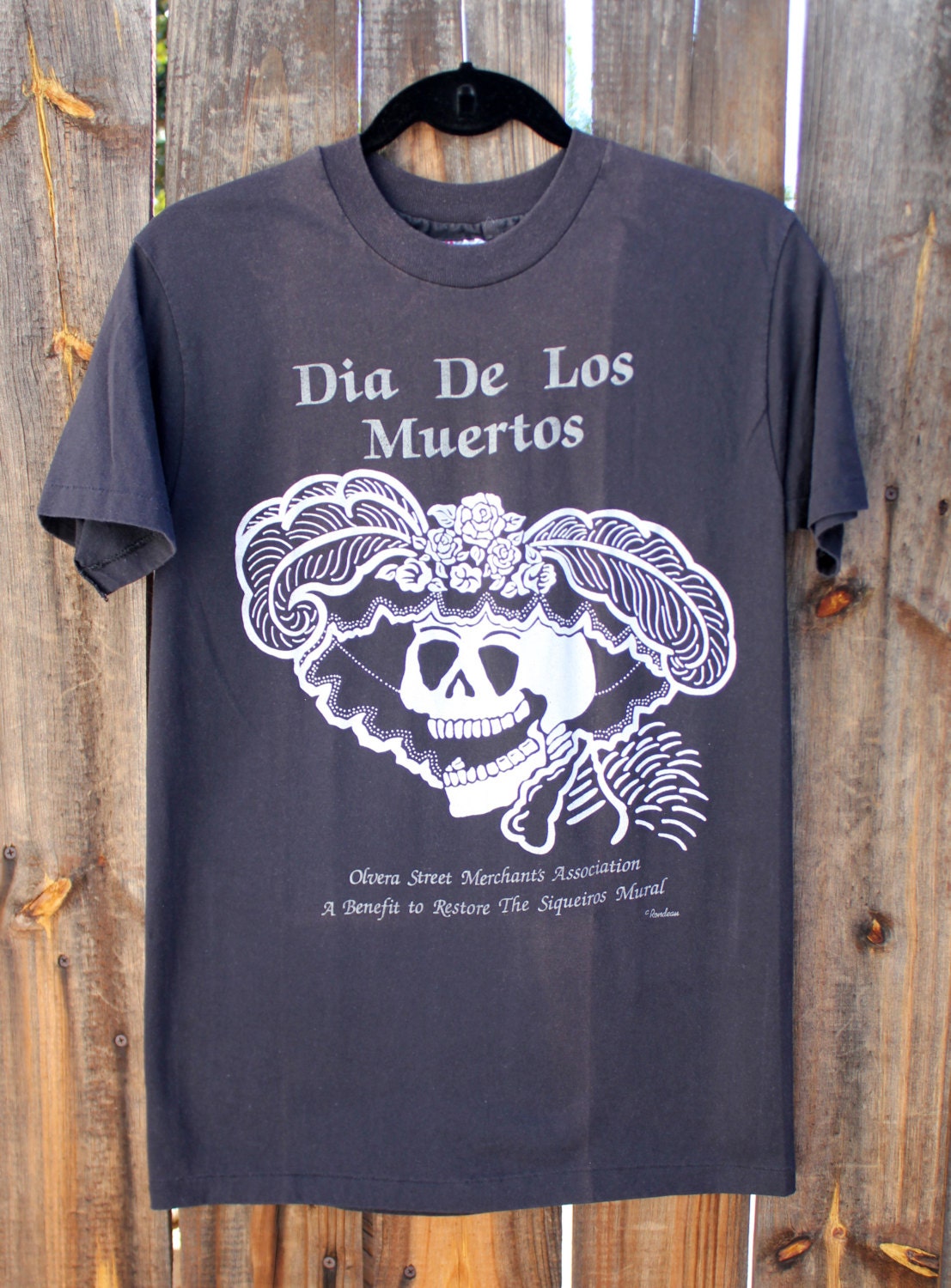 los muertos t shirt