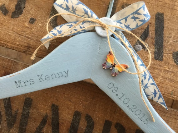 Custom Wedding Hanger // Decorative Wedding Hanger // Custom Mr & Mrs Hanger // His and Hers Hangers / Wedding Name Date Hanger
