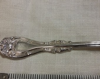 Hanover pattern teaspoons circa 1901 by Wm. Rogers company approximately 6 inches. Silver plate