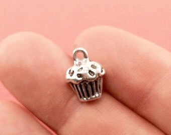 Cup Cake Charm. 4 pcs Antique Silver Tone Cup Cake Charm 13x10mm. Chef Charm. Baking Food Charm. Creative Jewelry Findings. - (4 - 0012H)