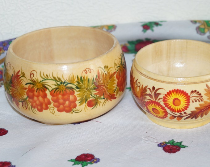 Set of 2 small wooden bowls, hand-painted- decorative wooden bowls- vintage USSR