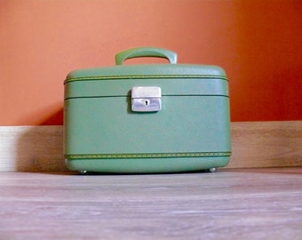 Green Jet Flite Train Case, Travel Makeup Carry Case, Overnight Case, Wedding Card Case, Mid Century Luggage