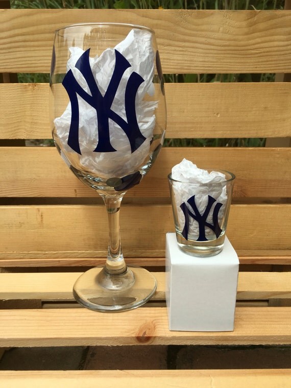 New York Yankees Baseball wine and shot glass set