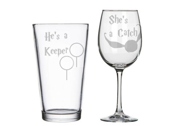 He's a Keeper She's a Catch Harry Potter his and hers glasses set, HP toasting champane flutes clarets, geeky nerdy Potter wedding gift