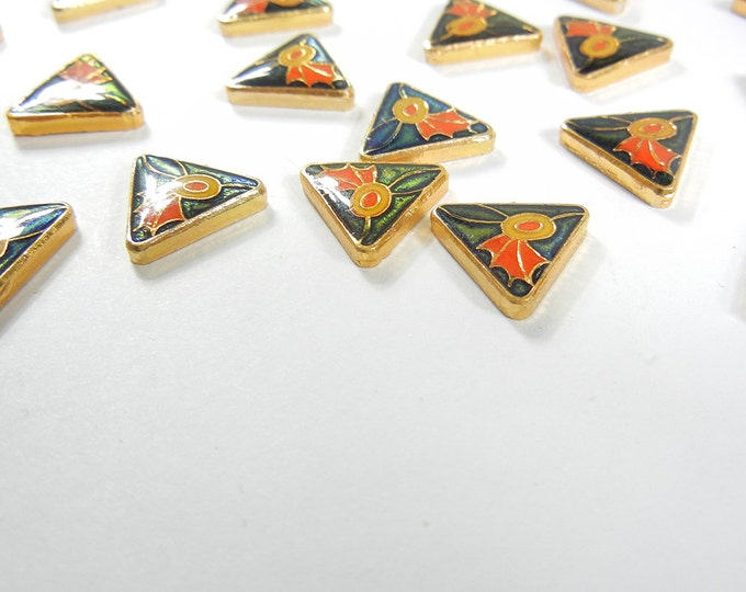 27 Vintage Floral Triangle Flatbacks