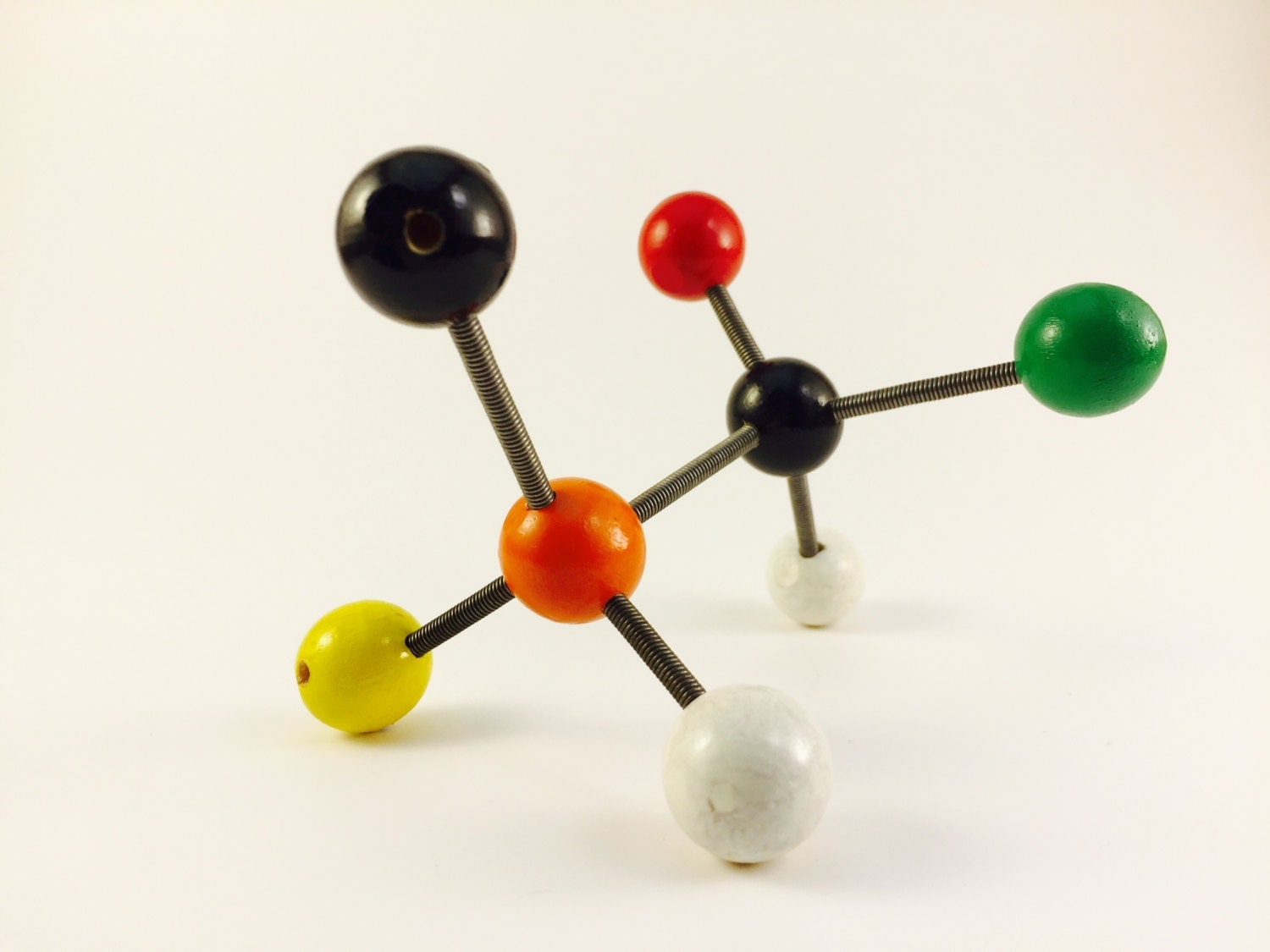 Молекула из пластилина
