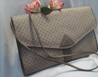 MINT Beautiful Liz Claiborne Signature Taupe Envelope Cross Body Shoulder Bag - Women's - Vintage