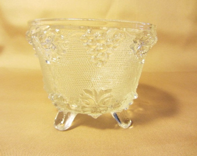 Clear Jeannette Glass Footed Grape Vine Bowl, Glass Candy Dish, Glass Soap Dish, Nut Dish with Grape Vine, Grape Cluster Footed Bowl