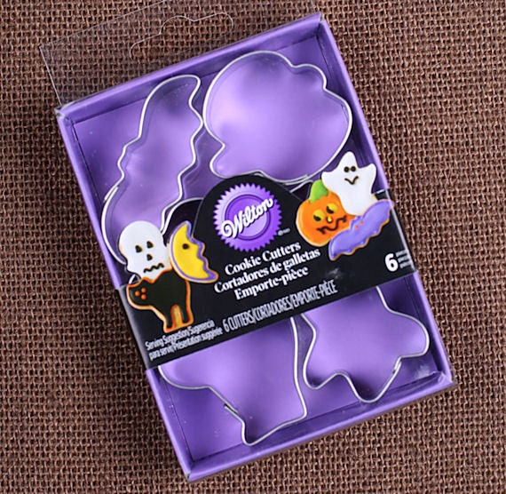 Items similar to Wilton Mini Halloween Cookie Cutter Set, Tiny Cookie