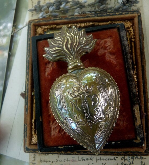 SALE: 1800s Antique French Sacred Heart Reliquary Petite