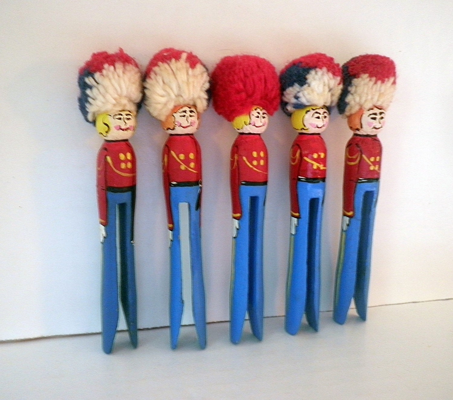 Vintage Wood Clothespin Toy Soldiers Handpainted by vinieschild