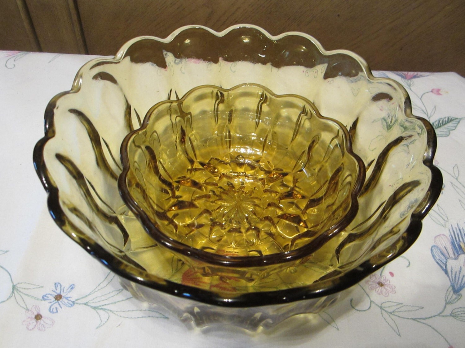 Vintage Glass Amber Honey Gold Serving Bowl Salad Fruit W Side