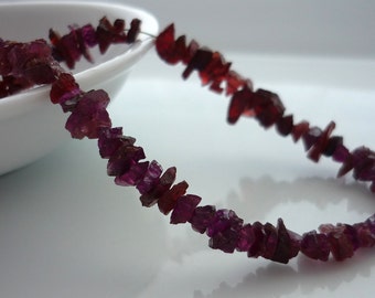Pretty rough garnet shard/ chip beads 4-6mm 1/2 strand