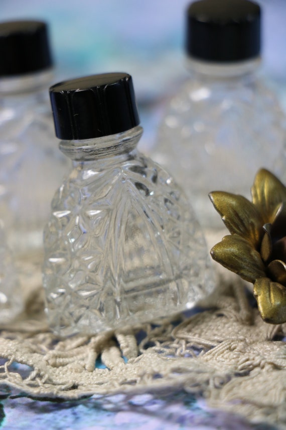 1 Vintage Tiny Perfume Bottle