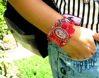 Red bracelet for women Bead cuff bracelet Beaded jewelry, Seed bead bracelet, Boho bracelet, Freeform peyote beading Red gift
