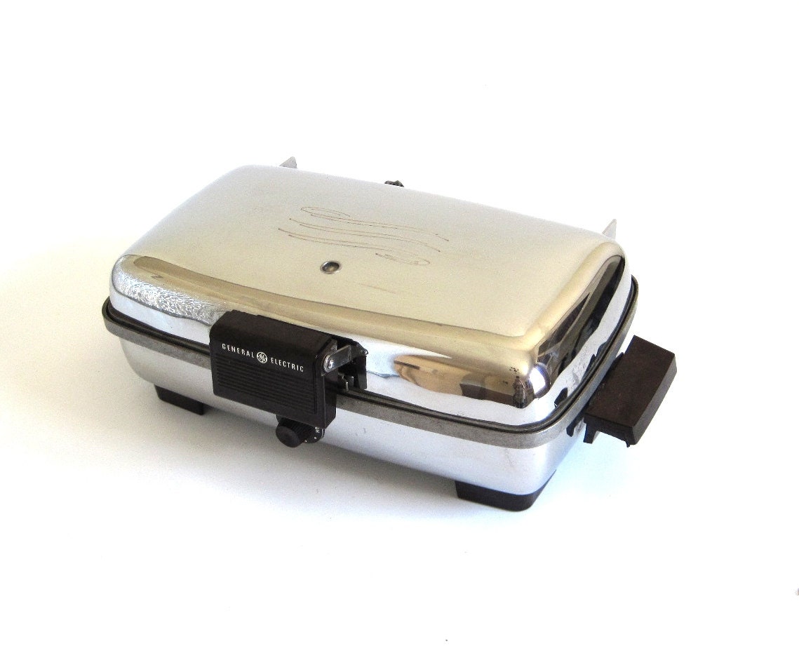 GE Waffle Iron 169G40 General Electric Vintage by LaurasLastDitch