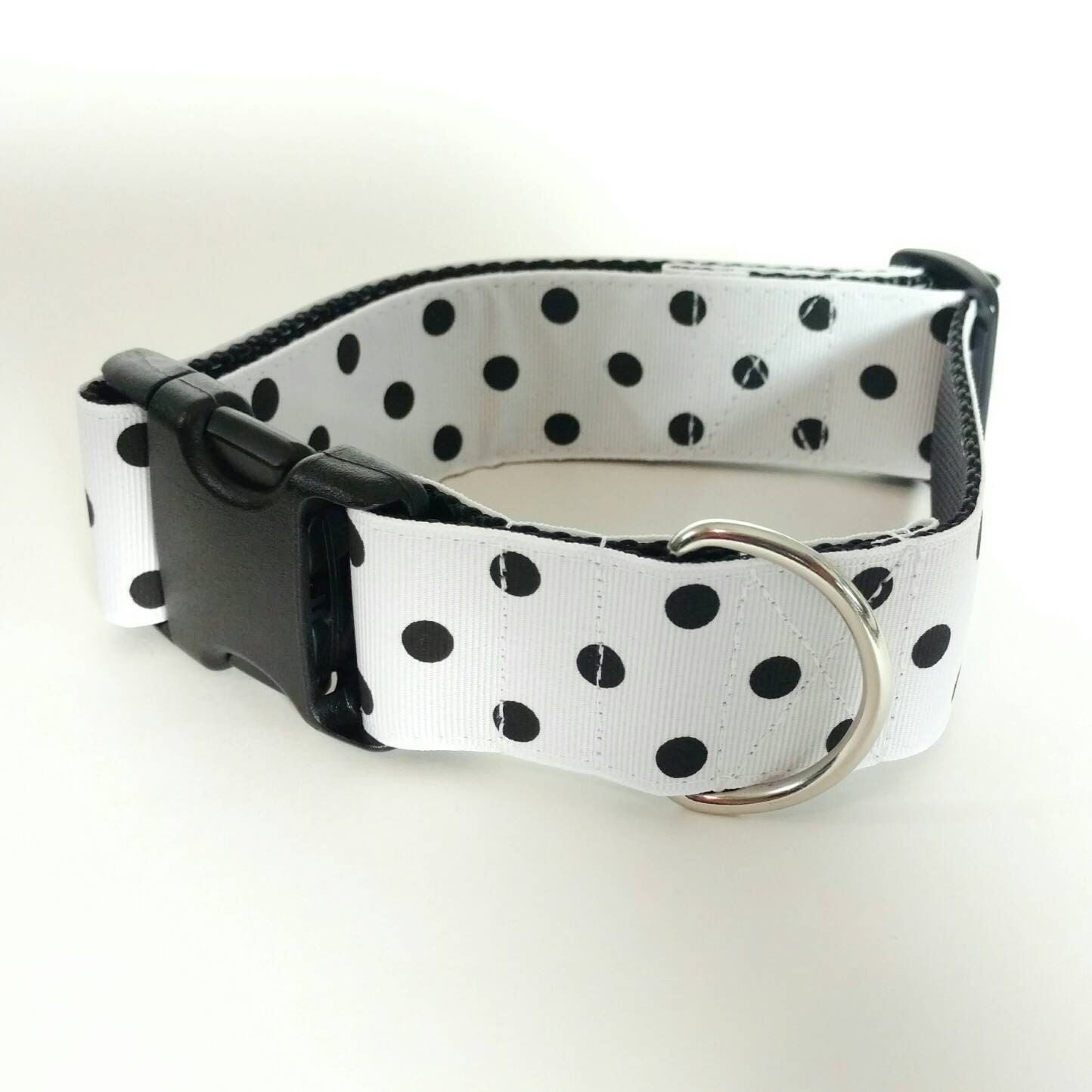Black and white dog collar