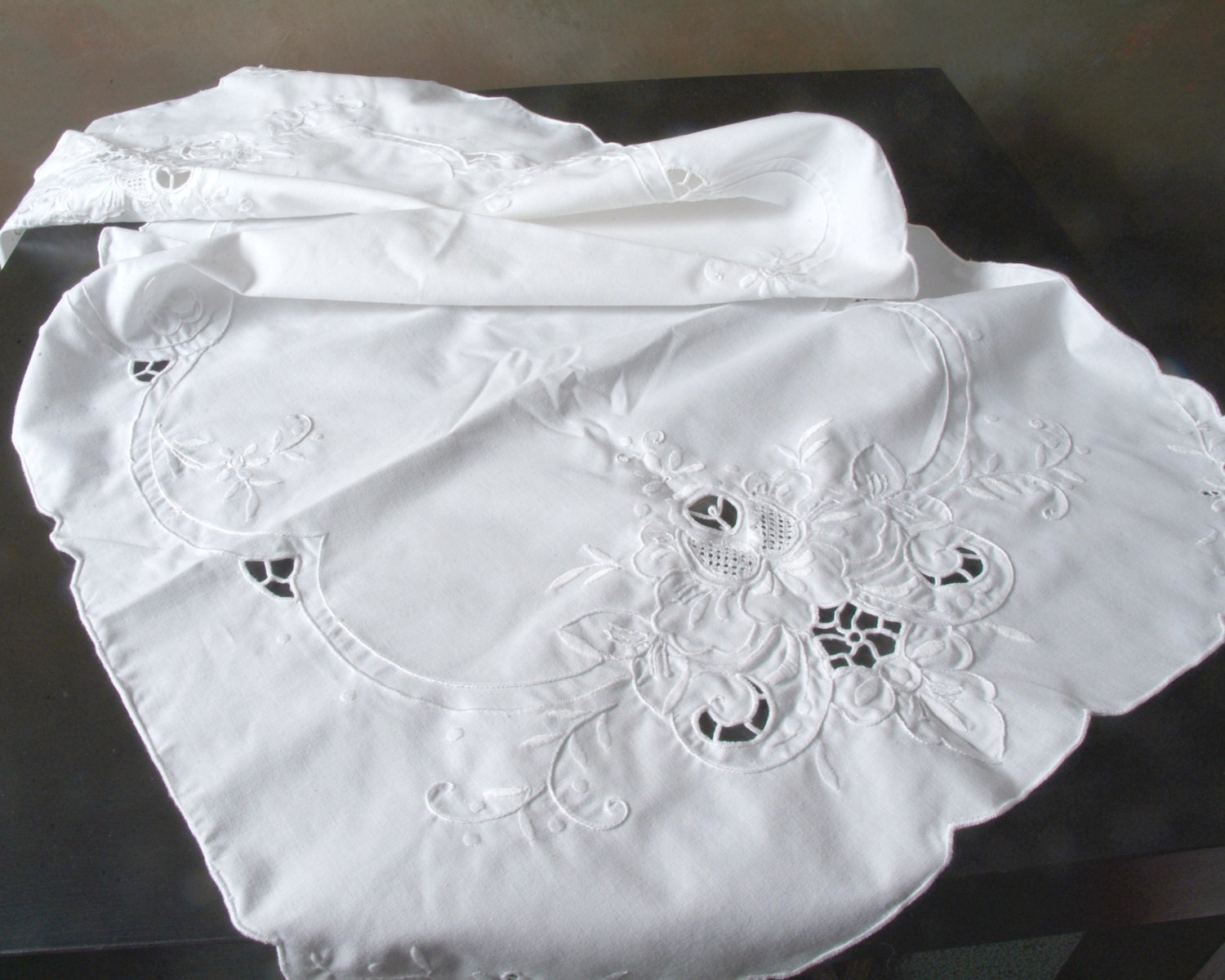 White Cotton Table Runner and Matching Placemats