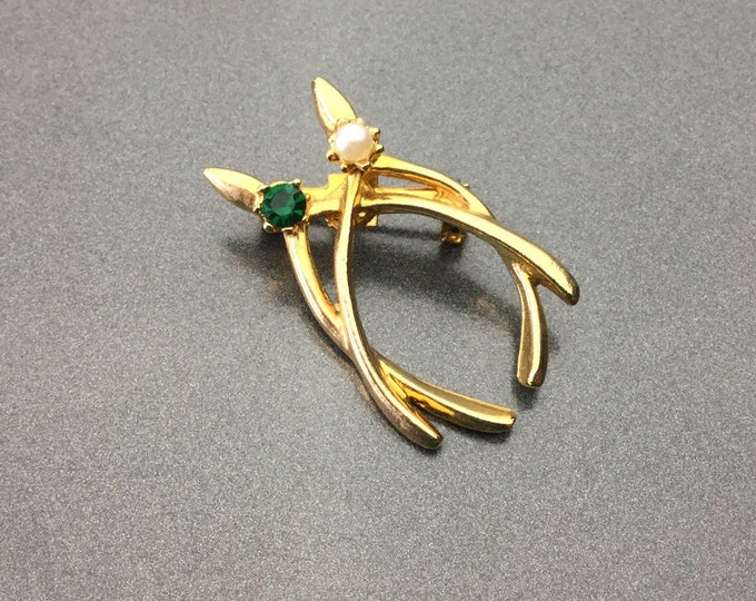 Vintage Emerald Rhinestone & Pearl Wishbone Brooch. Good Luck Brooch. Irish gold tone metal brooch.