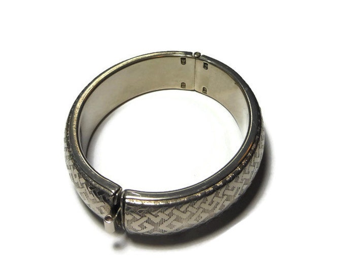 FREE SHIPPING Silver plated cuff bracelet, Egyptian look textural design, box tab clasp vintage