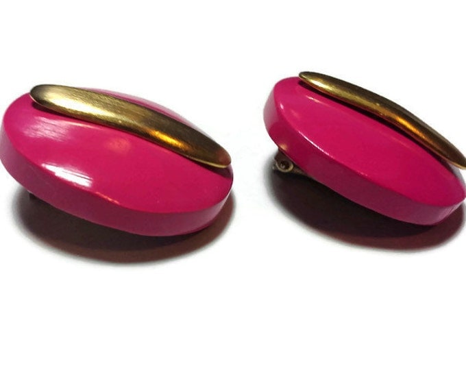 Les Bernard earrings, 1960s hot pink mod clip earrings with gold center design, geometric look, Twiggy type