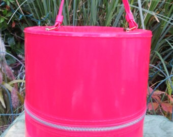 Small red hatbox,red wig case,red carrying case,vintage hat box,charming red case,vintage luggage,1960s red hatbox,train case,red vinyl