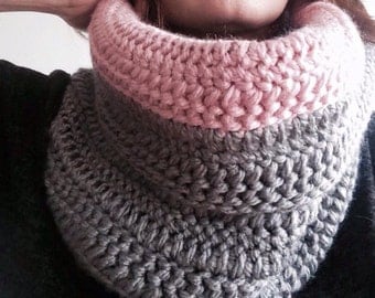 Snood Bicolore Grosses Mailles, Tour de cou, Tricoté à la main, Echarpe Hiver, Crochet, Couleur Rose et Gris