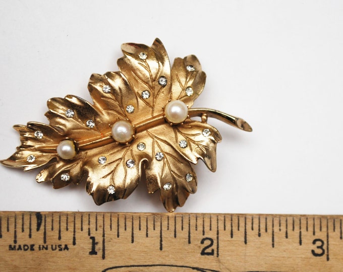 Coro Leaf Brooch - Gold - Rhinestone - White Pearls - Signed pin