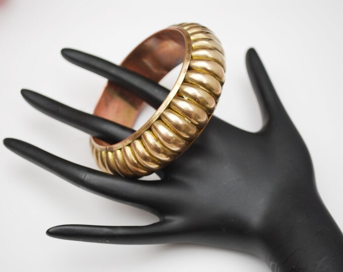 Gold ribbed bangle - gold plated copper - modern Boho Bracelet