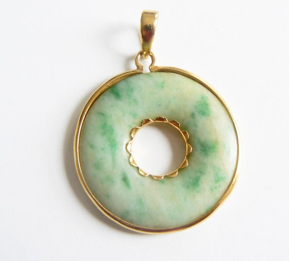 Vintage 22k Yellow Gold Imperial Jadeite Jade Donut Pendant