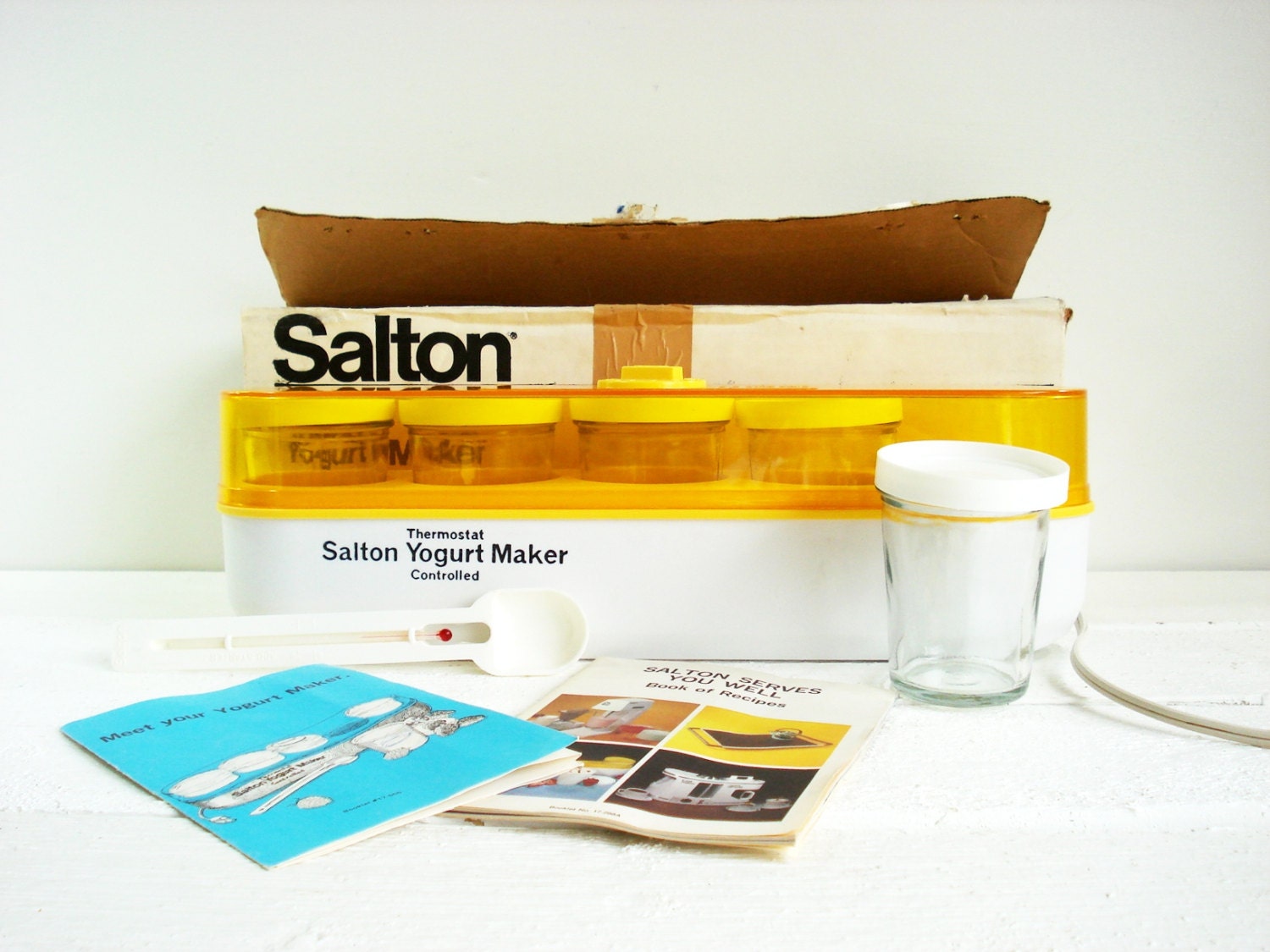 Vintage Yogurt Maker Salton Thermostat Controlled Electric