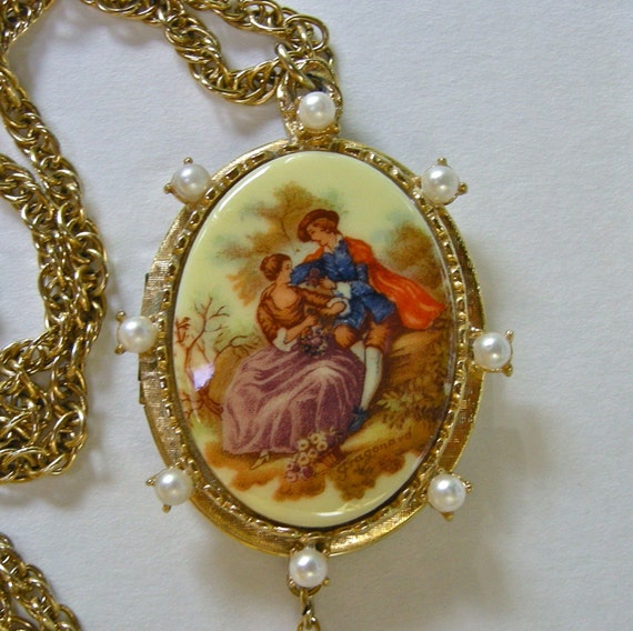 Vintage FRAGONARD large Locket Pendant Necklace by JoolsForYou