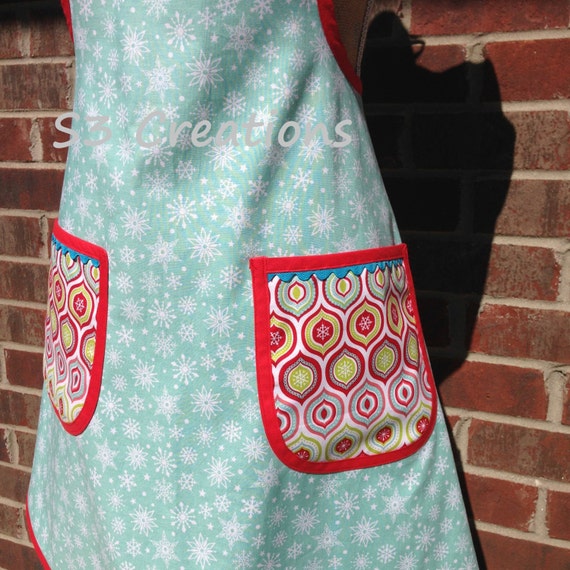 Winter Snowflake Apron with Ric Rac Trim Mother and by S3Creations