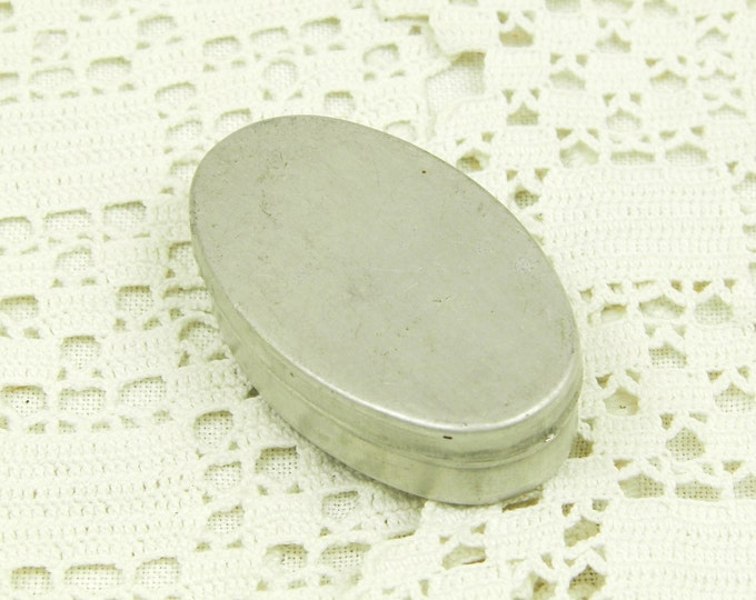 Small Vintage French Oval Shaped Pill Tin Made of White Metal Tin, Tiny Silver Metal Box from France, Retro Brocante, Decor Small Vintage French Oval Shaped Pill Tin Made of White Metal Tin, Tiny Silver Metal Box from France, Retro Brocante, Decor