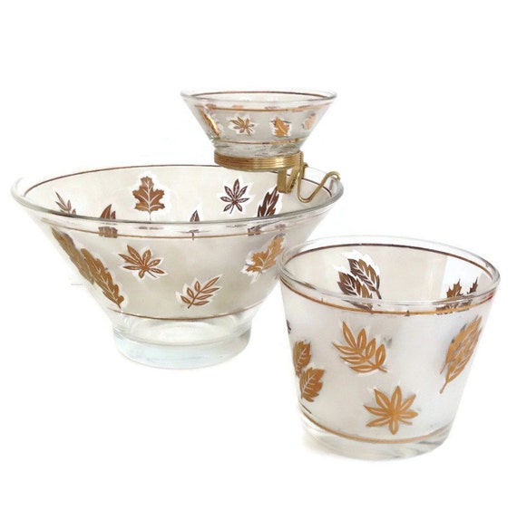 Mid Century Glass Chip And Dip Bowls Gold Leaf Frosted Glass 8334