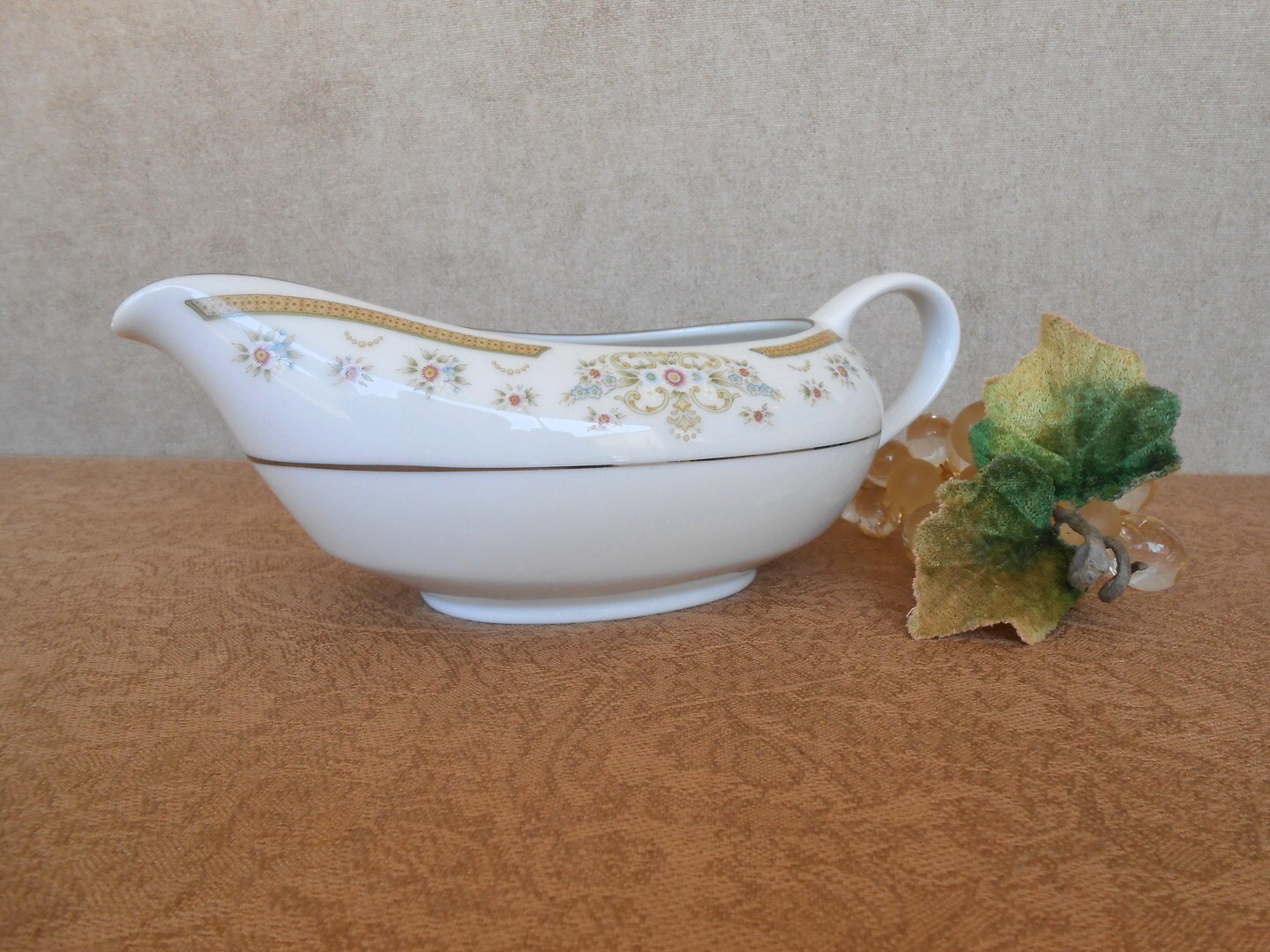 Vintage Gravy Collection 117Fine China Haute