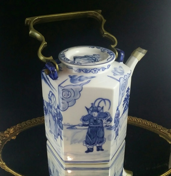 Large Hot Water Pot Tea Pot Asian Blue And White China Water