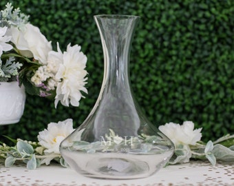 Personalized Vina Wine Decanter - (1x) Engraved Glass Decanter 60oz - Wedding Gift - Housewarming Gift - Newlywed Engagement Present