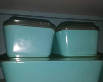 Pyrex Turquoise Refrigerator Set with Lids***Free Shipping