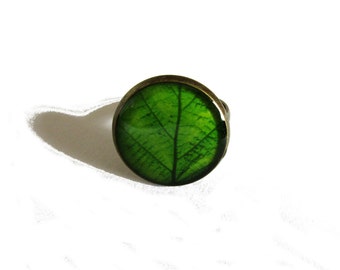 GREEN LEAF RING - Green ring - Spring jewelry - Nature I heart - nature lover gift - Adjustable Ring - resin
