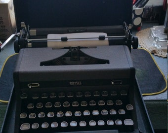 Royal Quiet Deluxe Typewriter - Hemingway's Choice!