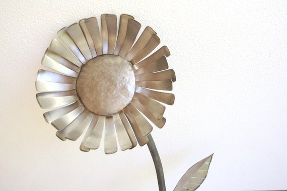 Rustic Metal Sculpture Raw Sunflower Yard Stake Rustic Metal Sculpture Raw Sunflower Yard Stake