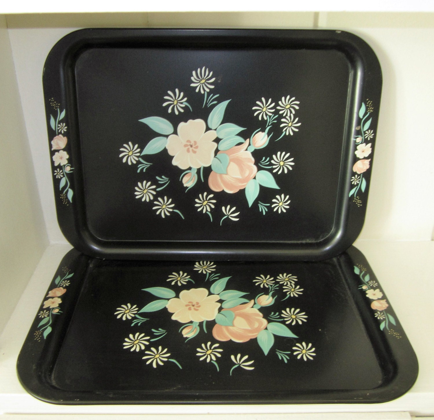 Set of 2 Shabby Chic Vintage Metal TV/Lunch Lap TRAYS