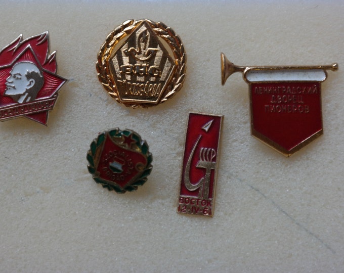 vintage medal, vintage medals, collectible badges, metal pins vintage, vintage awards, 70s vintage, collectable badges, vintage badges