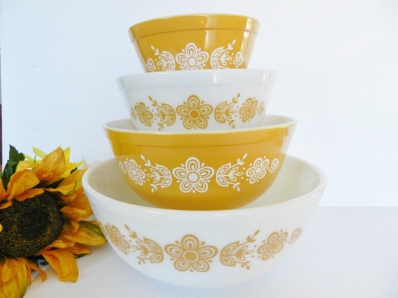 1970s Pyrex Bowls Gold Pyrex Bowls Pyrex by DawnsCountryCottage