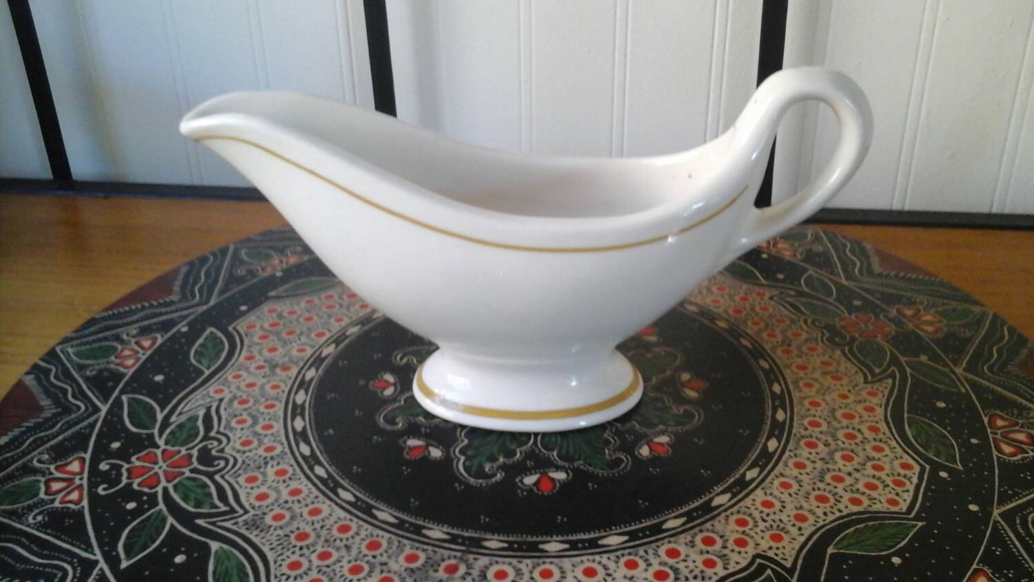 Vintage Modern Sterling Vitrifed China White Gravy Boat with gold trim